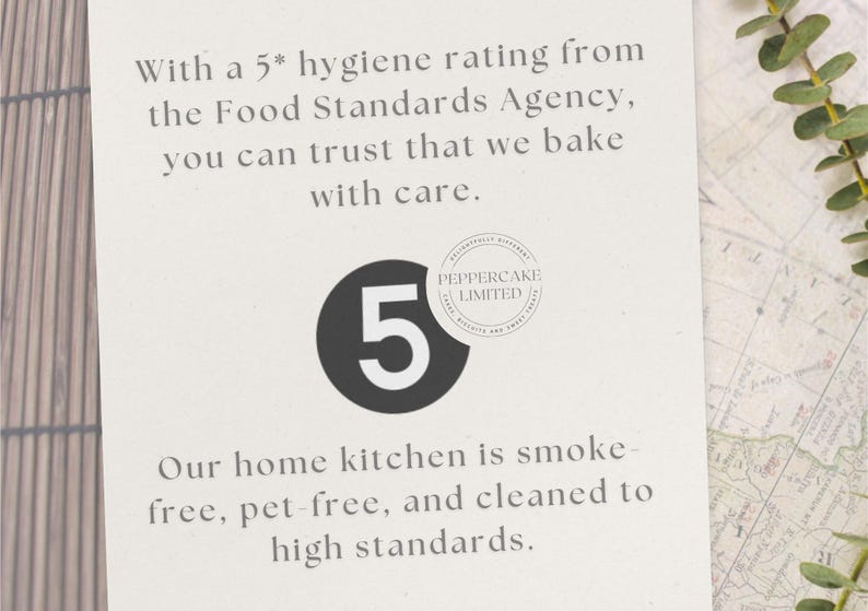 Peut inclure: Une carte blanche avec du texte et un grand chiffre noir 5. Le texte indique une note d'hygi&egrave;ne de 5 &eacute;toiles de la Food Standards Agency, assurant le soin dans la p&acirc;tisserie. La cuisine est sans fum&eacute;e, sans animaux et nettoy&eacute;e.