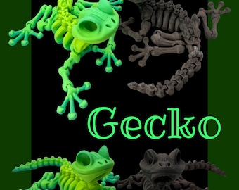 Peut inclure: Image présentant deux modèles de squelettes de gecko verts et deux gris sur fond noir, avec le mot "Gecko" en vert. Les geckos sont présentés dans différentes poses, soulignant leur structure squelettique.