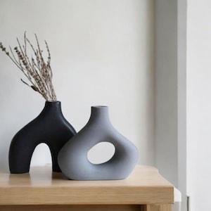 Scandinavian Ceramic Vase – Minimalist Modern Home Decor – Nordic Style Flower Vase – 20 cm Tall Centerpiece