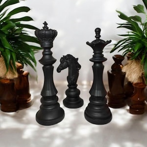 3-teiliges Schachdekor-Set - König, Königin & Springerstatuen, große Polyesterskulpturen, moderne dekorative Schachfiguren für Geschenkidee zu Hause oder im Büro