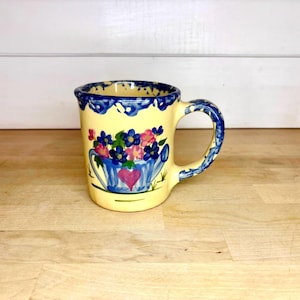 Vintage Alpine Pottery mok uit 1997 met bloemenmotief | Steengoed uit Roseville, Ohio | Blauwe Spongeware koffiekop | Handbeschilderd aardewerk in volkskunststijl
