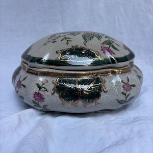Large Beautiful Ceramic Vintage Floral Trinket - Jewelry Box
