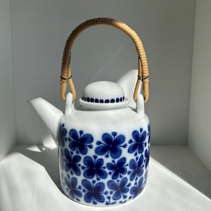 Vintage 1960s Rörstrand Mon Amie Porcelain Teapot – Scandinavian Design by Marianne Westman