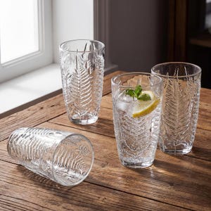 Set of vintage embossed drinking glasses on wooden table, clear fern pattern glassware, retro textured tumblers for water and cocktails, aesthetic boho kitchen decor, durable pressed glass cups for everyday use