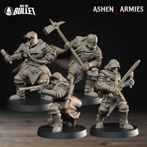Könnte beinhalten: Vier Miniaturfiguren gepanzerter Soldaten, jede mit einer einzigartigen Waffe und Pose. Die Figuren sind in einer neutralen Farbe gehalten und tragen Helme und Gasmasken. Der Text "Bite the Bullet" und "Ashen Armies" ist sichtbar.