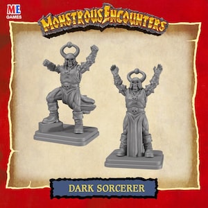 Könnte beinhalten: Zwei graue Dark Sorcerer-Figuren aus dem Spiel "Monstrous Encounters". Die Figuren befinden sich in dynamischen Posen mit erhobenen Armen. Die Figuren haben schädelartige Gesichter und stehen auf rechteckigen Sockeln. Der Text "DARK SORCERER" steht unten.