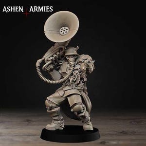 Könnte beinhalten: Graue Miniaturfigur eines Soldaten mit Gasmaske, Helm und futuristischen Waffen. Die Figur steht auf einem schwarzen Sockel und hat ein großes, hornförmiges Gerät auf dem Rücken. Der Text "ASHEN ARMIES" ist im Bild zu sehen.