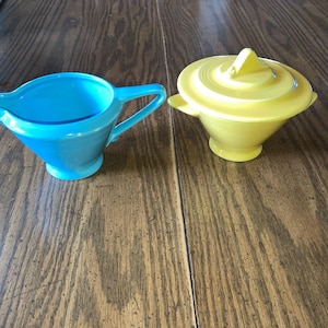 Homer Laughlin Fiestaware harlekin blaue Sahnekännchen gelbe Zuckerdose und Deckel