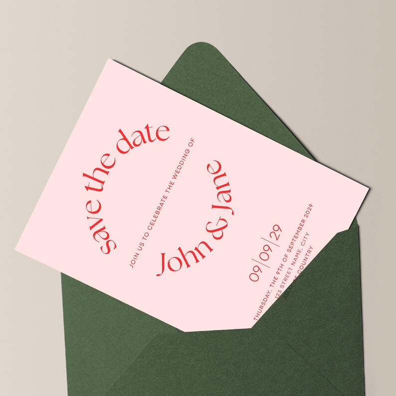 Puede incluir: Tarjeta de guardar la fecha rosa con texto rojo. El texto dice "save the date" en un c&iacute;rculo y debajo "Join us to celebrate the wedding of John & Jane". La fecha es "09/09/29" y la direcci&oacute;n es "Thursday, the 9th of September 2029, 123 Street Name, City, Country".
