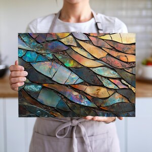 Tabla de cortar con mosaico abstracto / Tabla de cortar de vidrio estilo vidriera opalina / Decoración de cocina bohemia colorida / Regalo único para chefs imagen 2