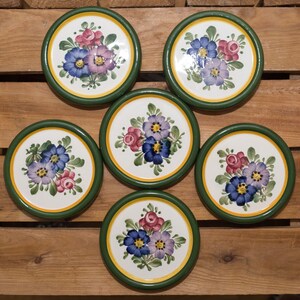 Juego de 6 posavasos de cerámica vintage Wilkens, diseño floral pintado a mano, cerámica alemana, vajilla de mediados de siglo, decoración cottagecore.