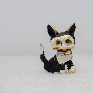 Vintage Enamel Cat Brooch, Black and White Cat Pin, Gold Tone Kitty Brooch, Whimsical Cat Jewelry, Costume Jewelry, Gift for Cat Lover
