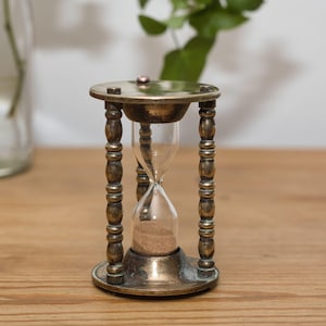 Mini clessidra vintage in ottone – Piccola clessidra con sabbia marrone, decorazione da scrivania in stile antico, clessidra da collezione in metallo di ottone