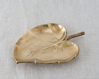 plateau à feuilles vintage en laiton - Fabriqué en Inde, porte-bagues ou porte-bagues en forme de feuille, décoration rétro en laiton pour la maison ou la vanité, plateau de porte-feuilles