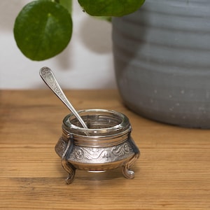 Salero de cristal vintage de la URSS con cuchara, salero de metal soviético, salero abierto, tarro rústico, salero antiguo, decoración de cocina.