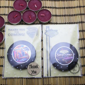 Apribottiglie magnetico rotondo in metallo da 2,95'', a tema retrò con vinile di Las Vegas, magnete personalizzato, con carta kraft e sacchetto regalo