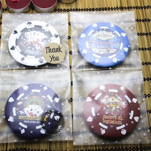 Imanes abrebotellas personalizados de 2,95'' - Recuerdos de boda personalizados de casino de Las Vegas - Recuerdos para fiestas con temática de fichas de Las Vegas y bolsas de regalo gratis
