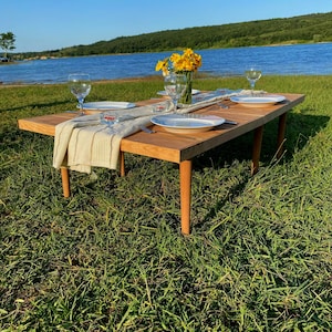 Mesa de picnic plegable de madera hecha a mano (56 x 112 cm) / Mesa portátil para exteriores, jardín, camping y balcón, madera natural