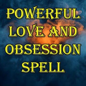 Op de afbeelding: De tekst POWERFUL LOVE AND OBSESSION SPELL is geschreven in gele hoofdletters met een zwarte omlijning, gecentreerd tegen een achtergrond van wervelende donkerblauwe en oranje rook die een dramatische en sfeervolle uitstraling geeft.