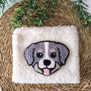 Bolsa para perro hecha con aguja perforada, bolsa de maquillaje de tela de peluche, bolso de viaje con cremallera, regalo para perro bordado a mano, bolso de mano suave con diseño de perro.
