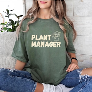 Camiseta Gerente de Plantas: Presente de jardinagem divertido para amantes de plantas, Camiseta Pai Jardineiro, Camiseta Mãe Jardineira, Presente de Dia dos Pais, Camiseta de Jardim Hilária