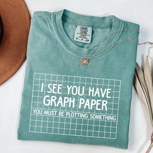 Camiseta divertida de matemáticas, camiseta de papel cuadriculado, debes estar trazando algo, regalo para profesor de matemáticas, camiseta de ingeniería con humor geométrico, camiseta para nerds de la ciencia
