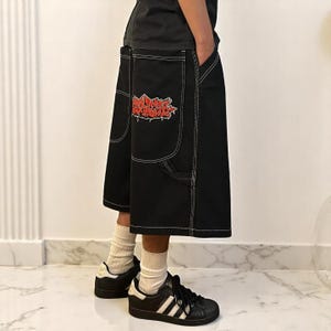 Shorts de skate bordados Y2K 2025 para mulheres – Shorts de cintura alta com estampa gráfica Harajuku e streetwear unissex