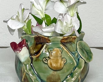 Majolica Ceramic Pottery Planter Lucky Frog Flower Lily Pad Drip Glazed Darling