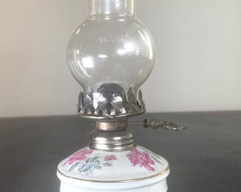 Vintage mini porseleinen orkaan olielamp handgeschilderde rosé 24-karaats gouden rand 8"