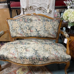 French Antique Settee, Tapestry Style Upholstery Beautiful Wood.  LOCAL PICKUP ONLY,  save on shipping costs. Please read  item description