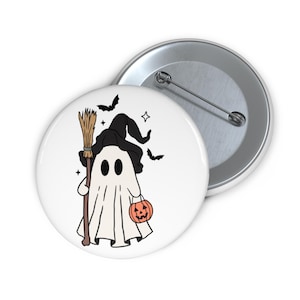 Lindo pin de fantasma de Halloween con palo de escoba / Botón de bruja espeluznante / Accesorio de Halloween / Pin de solapa de fantasma / Regalo de Halloween de otoño