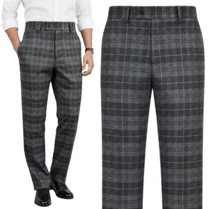 Op de afbeelding: Broek met een donkergrijs en antraciet ruitpatroon. De broek heeft een gestructureerde tailleband met een enkele knoopsluiting, een ritssluiting aan de voorzijde en rechte pijpen. De stof vertoont een consistent ruitpatroon over het kledingstuk.