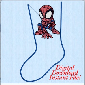 Può includere: Un disegno di calza di Natale azzurra con un personaggio dei cartoni animati di Spider-Man. Spider-Man è rosso e blu. Il testo "Digital Download Instant File!" è in rosso.