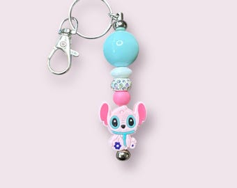 Llavero inspirado en ángeles, llavero rosa con el personaje Stitch