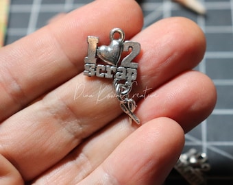 I Love to Scrap - pewter charm, silver finish