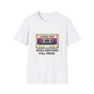 Camiseta Cassete Orgulho Bissexual | Camiseta Identidade Queer A Mixed Tape | Camiseta Música LGBTQ Retro | Orgulho Total Emoções Mistas | Presente de Visibilidade Bi