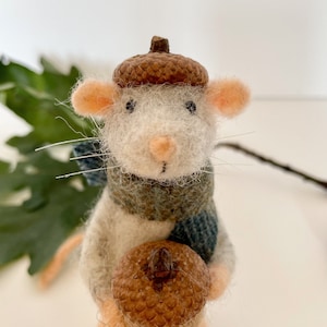 Needle Felted Mouse - Felted Animal Sculpture , Felt Mouse Ornament , Nature Lover Gift , Gift for Mum , Grandma Gift , Acorn Mouse