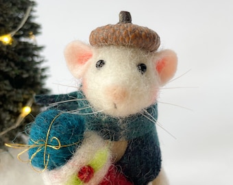 Needle Felted Mouse with Christmas gift - Needle felted mouse , needle felted animal , Christmas gift , Christmas mouse , Christmas