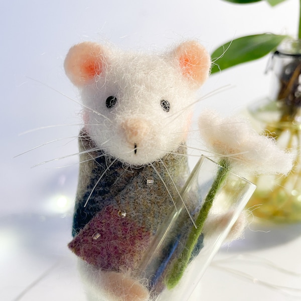 Needle Felted Mouse - Charming Decor and Thoughtful Gift