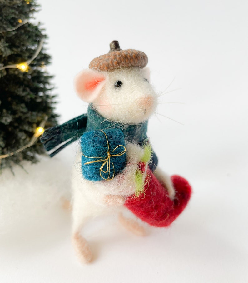 Needle Felted Mouse with Christmas gift Needle felted mouse , needle felted animal , Christmas gift , Christmas mouse , Christmas image 3