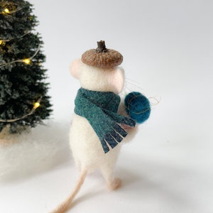 Needle Felted Mouse with Christmas gift Needle felted mouse , needle felted animal , Christmas gift , Christmas mouse , Christmas image 4