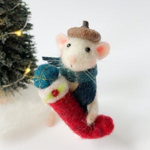 Needle Felted Mouse with Christmas gift Needle felted mouse , needle felted animal , Christmas gift , Christmas mouse , Christmas image 2