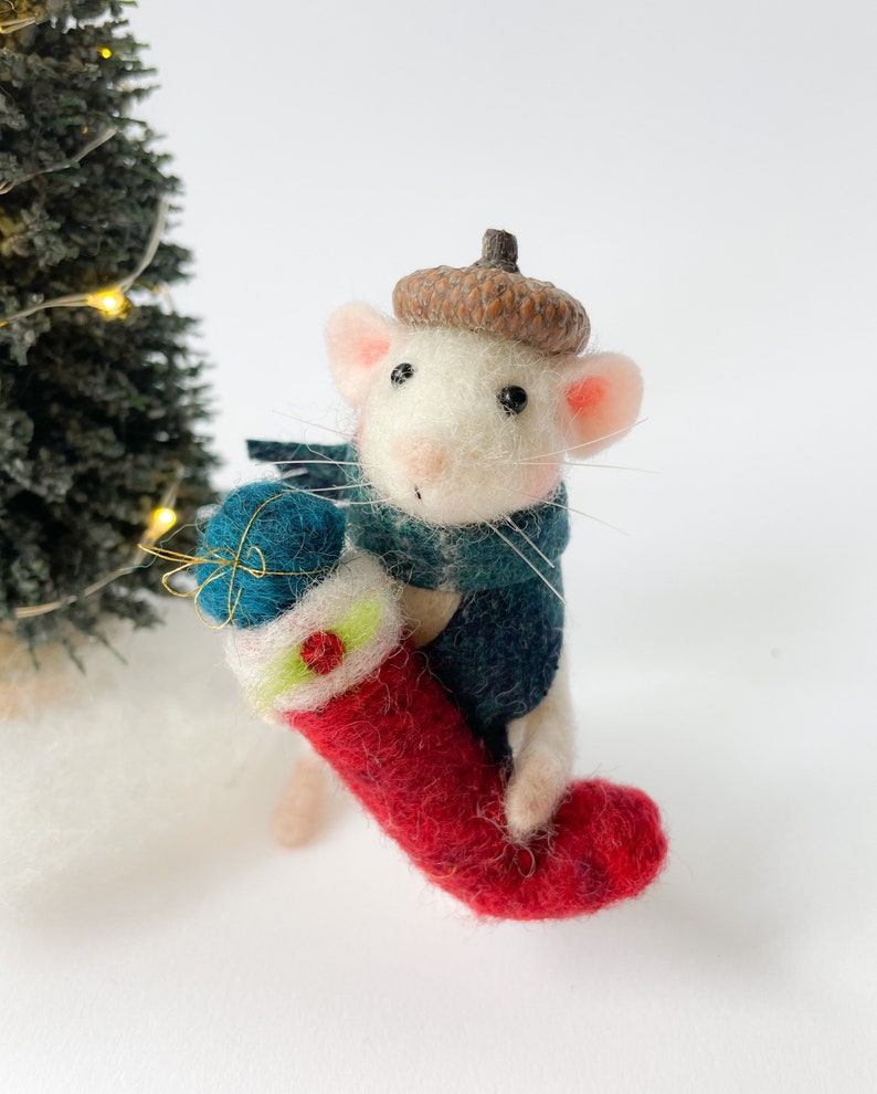 Needle Felted Mouse with Christmas gift Needle felted mouse , needle felted animal , Christmas gift , Christmas mouse , Christmas image 2