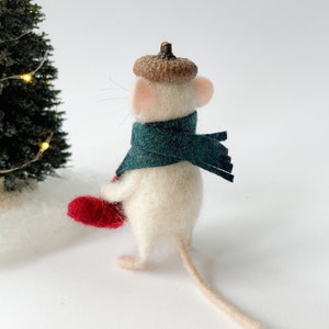 Needle Felted Mouse with Christmas gift Needle felted mouse , needle felted animal , Christmas gift , Christmas mouse , Christmas image 8