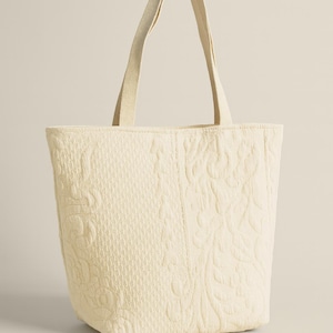 Handmade Quilted Tote Bag • Upcycled Blanket & Vintage Lining • One-of-a-Kind Sustainable Bag with Magnetic Closure