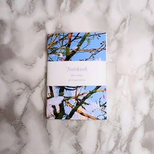 2 cuadernos con páginas de papel para bocetos
