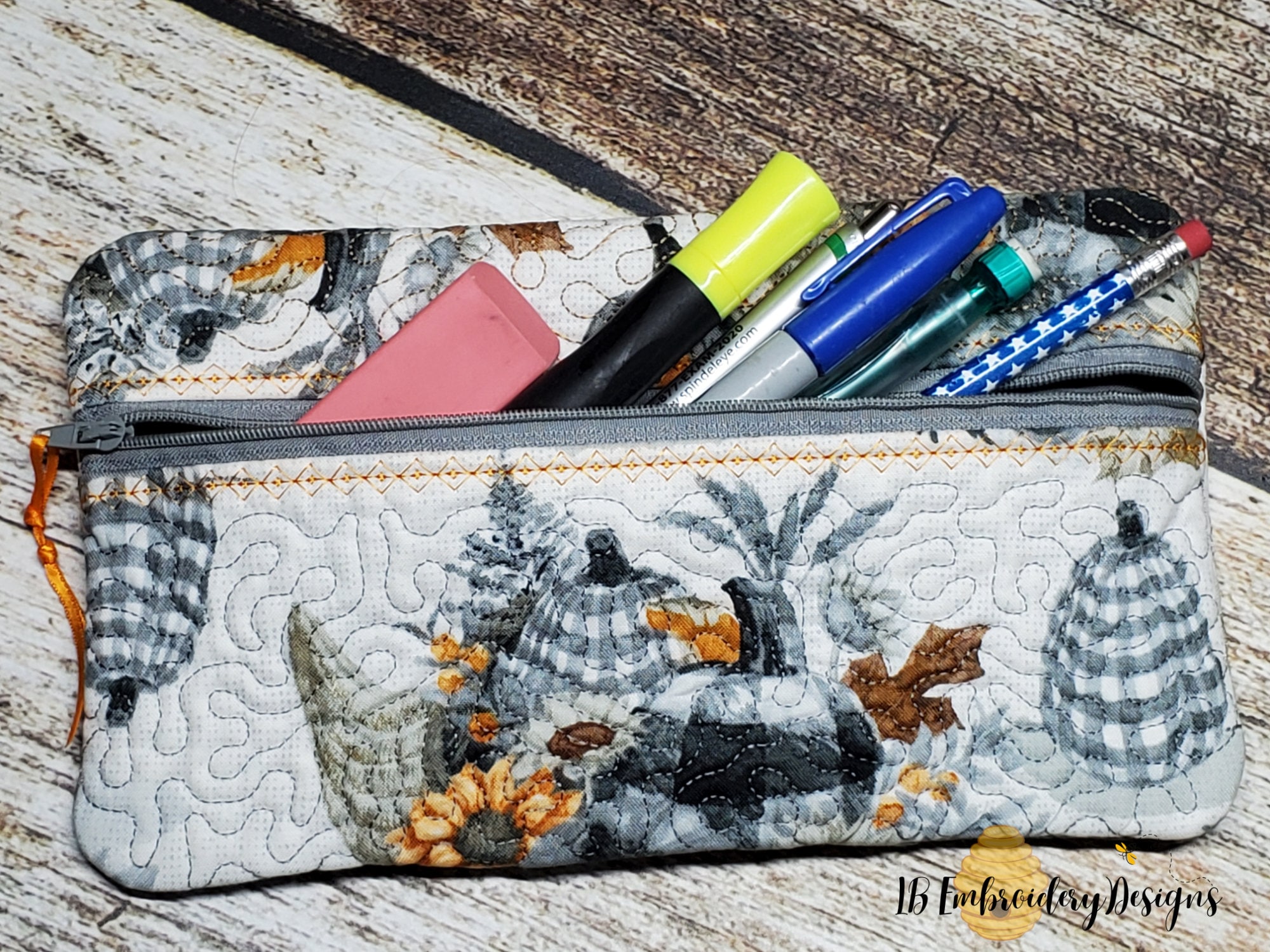 ITH Lined Quilted Zipper bag - in the hoop machine embroidery Stipple quilting, pencil case, sewing supplies bag - 6x10" - 160x260mm hoop