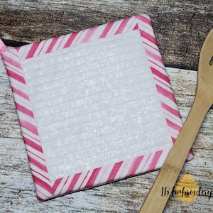 ITH Potholder with borders-in the hoop machine embroidery Horizontal quilting potholder no sewing!