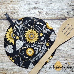 ITH ROUND Potholder -in the hoop machine embroidery Hexagon quilting insulated potholder hot pad with no sewing!