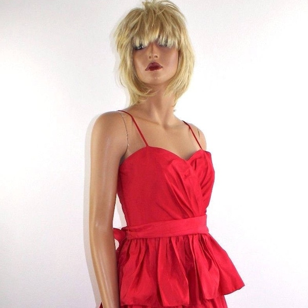 Vintage Ball Gown V Neckline Red Homecoming Dress Ruffles Layers Birthday Outfits C2005 main image 1